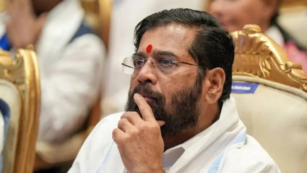 Eknath Shinde : मोठी बातमी, ऑपरेशन टायगर आधीच एकनाथ शिंदेंना राजकीय झटका बसणार का? तातडीने अमित शाहंच्या भेटीला – Marathi News | Operation tiger Eknath shinde shivsena former minister mlas not happy in party meet bjp leader amit shah in delhi uddhav Thackeray camp